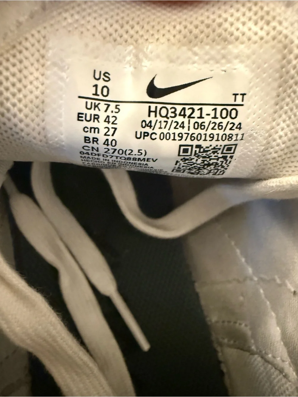 Women’s Nike Air Max 270 White and Teal-Green Athletic Sneakers - Picture 4 of 4